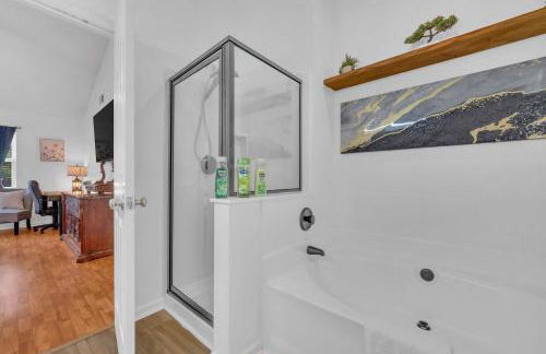 Updated University Area Home with Hot Tub Near Charlotte Your Perfect Retreat - Foto 27