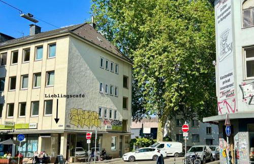 FeelsLikeHome - Urbane Altbauwohnung mit Dachterasse& Parkplatz - Foto 3