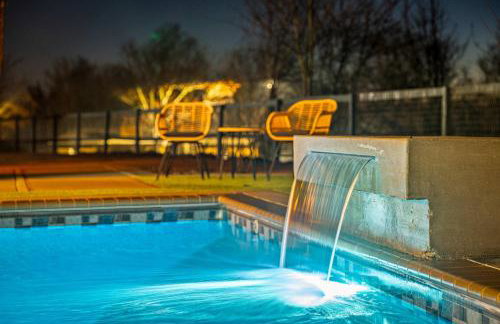 Sleeps 13 Saltwater Pool Fully Fenced in Yard - Photo 37