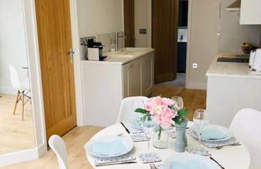 'The Limes' - Air-Con Two Double Bedroom Holiday House with Private Garden - Foto 5