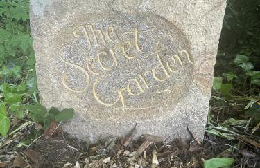 Welcome to Hazelwood, The Mount Somerton Apartment - modern and fully equipped, Private off-street parking, Near Glastonbury Tor, The spectacular Wells Cathedral, Stourhead, Sherborne Abbey, Millfield School, Clark's Village - Foto 34