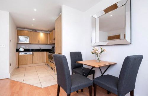 Central 2 bed with Large Terrace - Photo 22