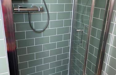 Grove View Studio Apartment - Photo 2