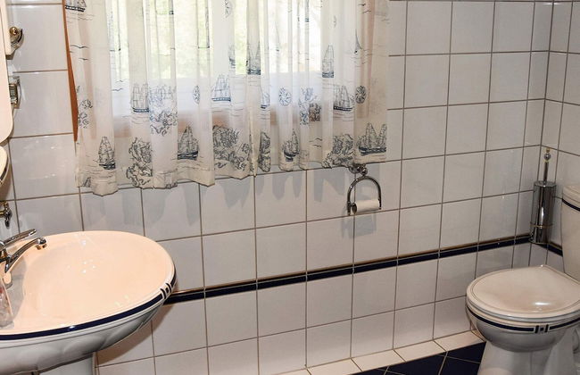 8 Person Holiday Home in Midsund - Foto 18