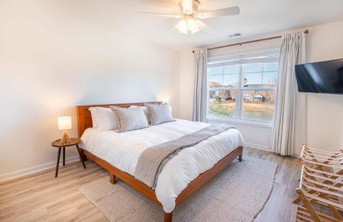 Coastal Retreat & Water Views - Minutes to CHS - Foto 24