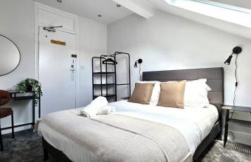 Claude Road Apartments by Switchback Stays - Photo 31