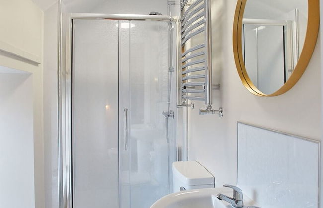 Host Stay Middle Farmhouse - Photo 12