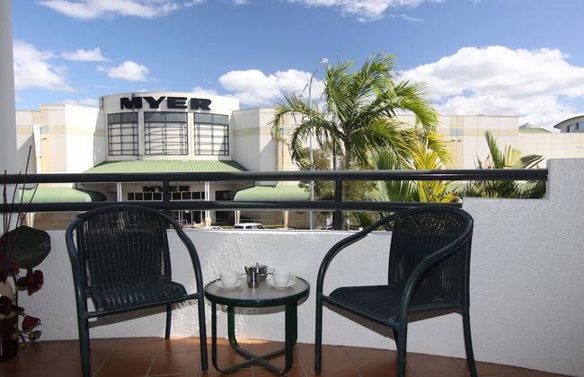 Mid City Luxury Suites - Photo 16