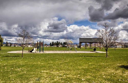 Cozy Getaway with Yard and Patio 4 Mi to Hayden Lake! - Foto 26