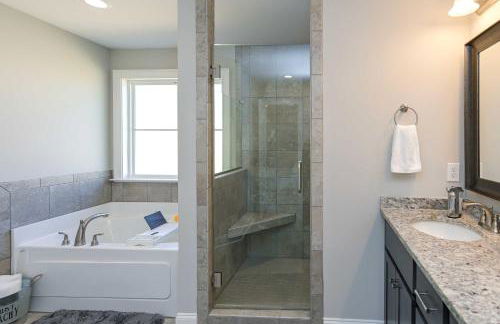 Spacious Hazel Green Home with Fireplace, Yard! - Foto 25