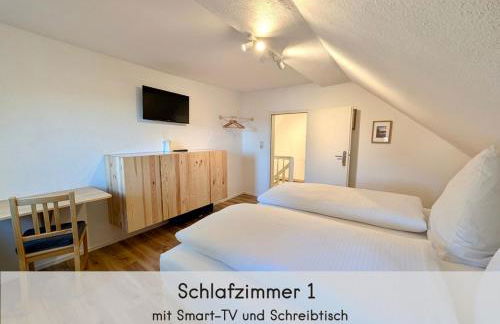 Das Waldhäuschen - bis 10 Personen, 4 Schlafzimmer, 2 Bäder, Tischkicker, kostenlose Parkplätze, WLAN, Smart-TVs - Foto 4