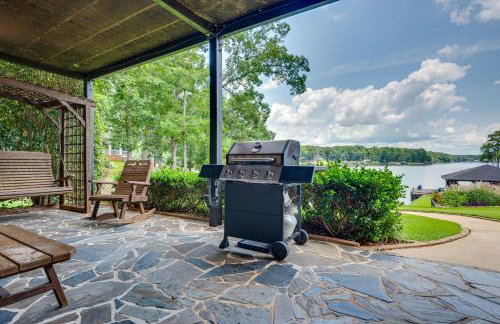 Luxe Lake Sinclair Living Private Dock and Beach! - Foto 30