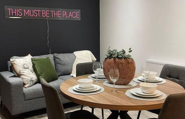 Kensington Place - 4 Bedroom Home w Free Parking - Photo 11