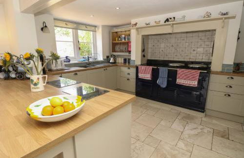 Guildford Farmhouse - Photo 12