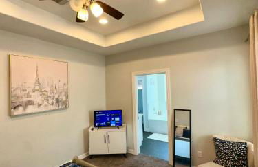 City Oasis Near NRG Stadium, Med Center & Downtown! - Photo 10
