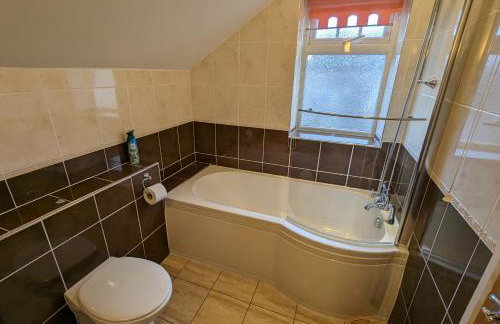 Unbeatable Llanberis Location, Detached with Parking, Snowdon Views. - Photo 36