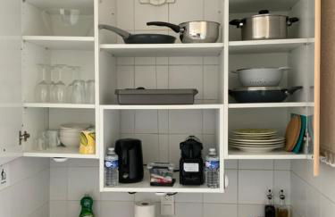 Cannes Marina Résidence Le Surcouf - Studio de 28m2 au 10ème étage avec piscine, terrasse, parking, vue montagne et port : Mandelieu-La Napoule - Foto 10