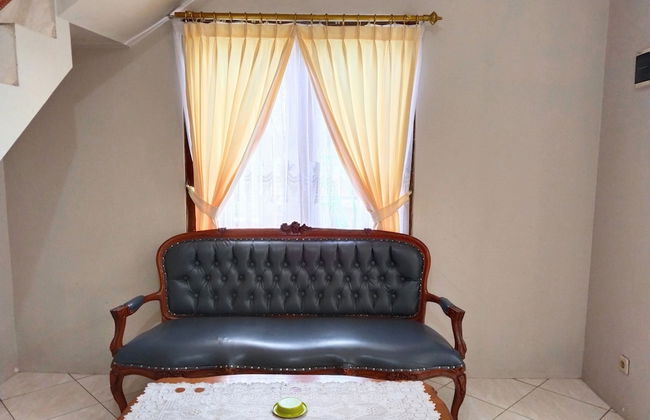 Villa Yustisia Curug 7 Cilember - Foto 28