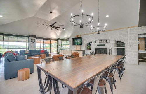 Waterfront StoneHaven at Reed Point with Swim Spa! - Foto 1