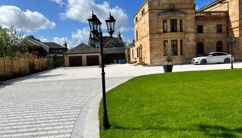 Beautiful 4-bed Villa in Glasgow - Photo 2