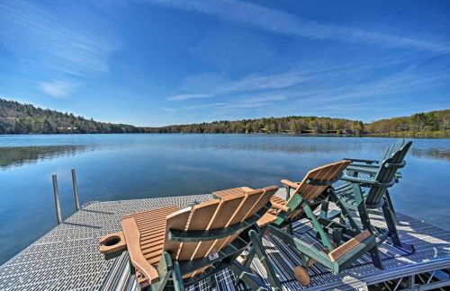 BBQ Ready Lakeside Milford Home with Paddleboat - Foto 1