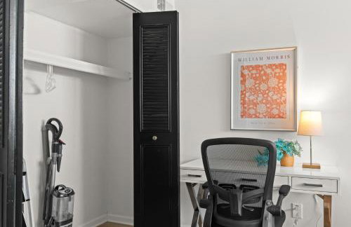 Bright & Spacious Flat Near the Heart of Royal Oak - Photo 36