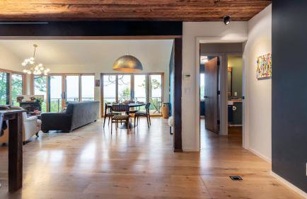 Modern Catskills Escape w Open Living Steam Shower Hot Tub w Mountain Views Minutes from Woodstock Trails Suncliff Vista - Foto 16