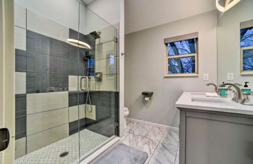 Sunny Clawson Home with Yard - Walk to Main St! - Foto 24