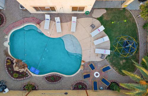 Serenity Splash Upscale Stay Pool Game Lounge - Foto 58