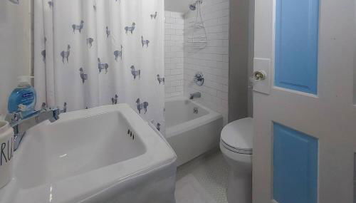 Historic w/deck, king bed & air by Lake Michigan - Foto 3