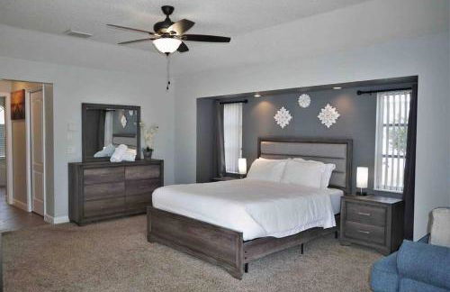 Peachland getaway with pool and tiki bar - Foto 10