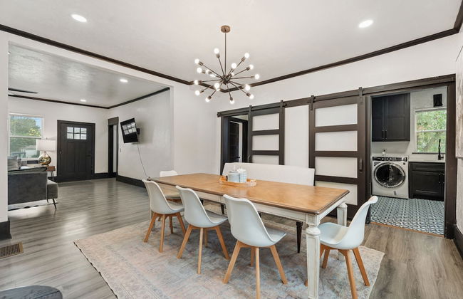 6BR Retreat Comfort Convenience Kitchen 16 - Photo 1