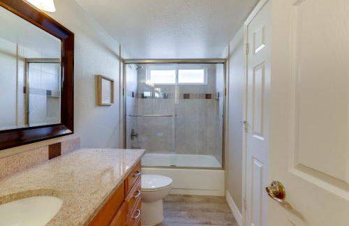 Lakefront Living! Huge Phoenix Home with Pool Table - Foto 16