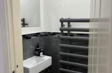 Home Near Etihad, Free Parking, Workplace & Garden - Foto 26