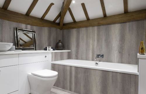 Broad Meadows Farmhouse 12 Guests - Photo 19