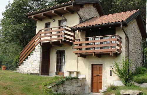 Holiday home in Madonna Del Sasso 22866 - Foto 1