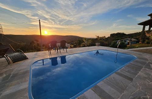 Chalés Vila Real - Tranquilidade na Serra de Carrancas - Piscina com uma vista espetacular do Pôr do Sol - Foto 4
