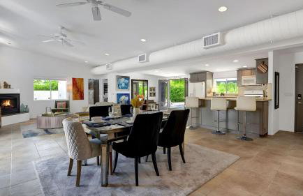 Modern Oasis w/ Pool, Patio Lounge, & Mountain Views Palo Verde by Avantstay - Foto 17