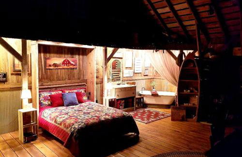 Restored Barn Rental near Milford, Nebraska - Foto 4