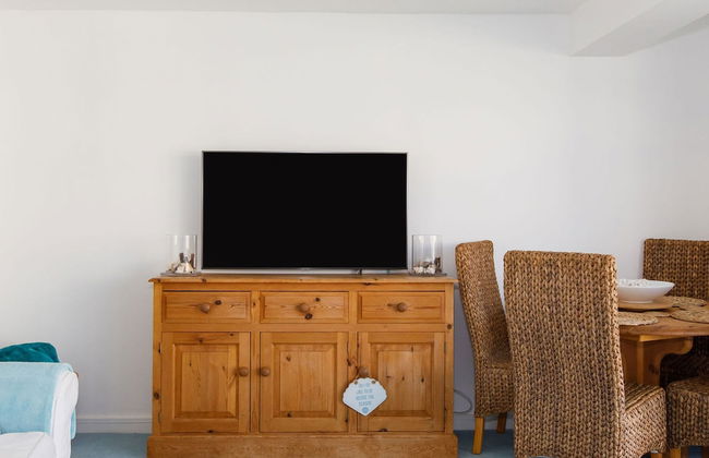 Two Bed Seafront Escape in East Wittering - Photo 6