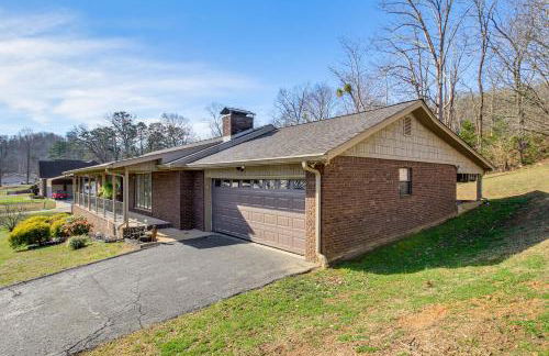 3 Mi to Ruby Falls The Downer House with Yard - Foto 24