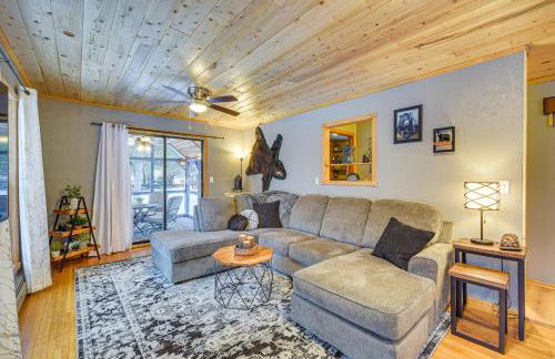 Charming Butternut Lake Getaway with Deck and Dock! - Foto 6