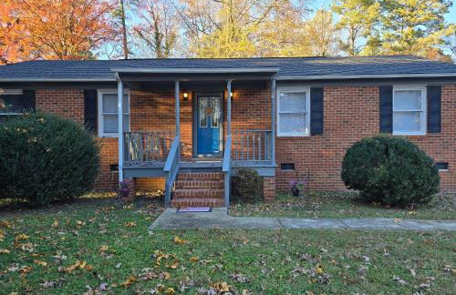 Next Stop! Comfort! 3 BR Near Amtrak Station! - Foto 47