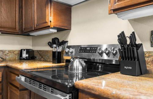 Mira Mesa Family Retreat 4BR with Balcony and Firepit - Photo 31