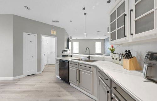 Vacation Sunset Home with Private Pool and Grill 5390 - Photo 7