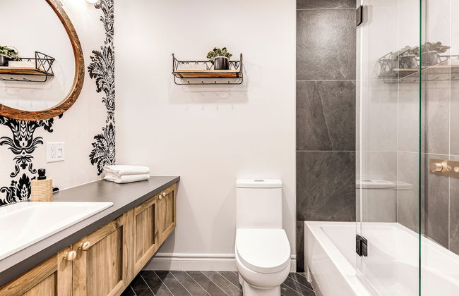 Historic Two Bedroom Facing Parliament - Photo 18