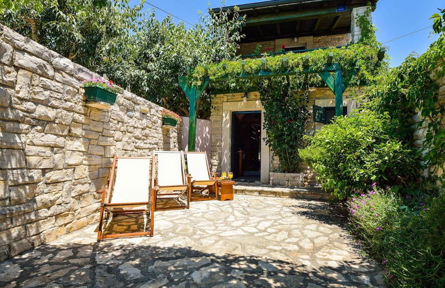 Pet-friendly Holiday Home in Sukošan with Hot Tub - Foto 1