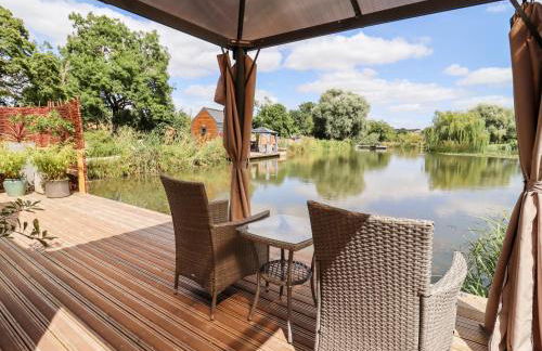 Maple Lodge at Bridge Lake Farm & Fishery - Foto 19