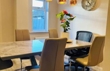 Modern 4BR House with Parking, 8 Mins to Gatwick Airport - Foto 40