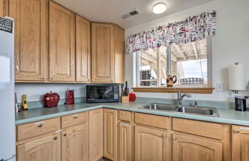 Pet-Friendly Aurora House with Mountain Views! - Photo 13